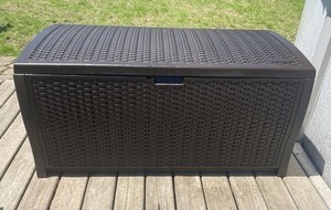 Suncast DBW9200 99 Gal. Resin Deck Storage Chest/Mocha