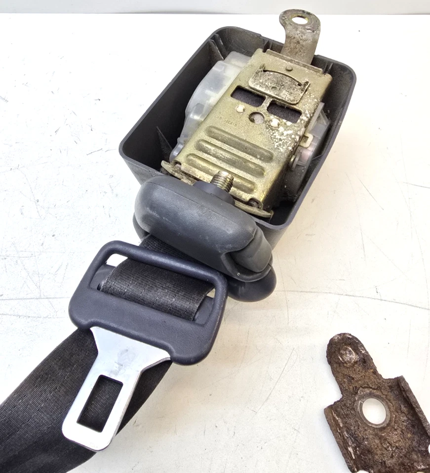 Натяжитель ремня безопасности переднего левого водителя для Toyota Tacoma 1995-1998 годов выпуска - Изображение 2 из 4