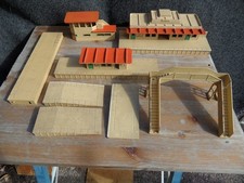 Hornby Dublo OO Gauge Metal Station Platform Buildings Inc Kings Cross Station