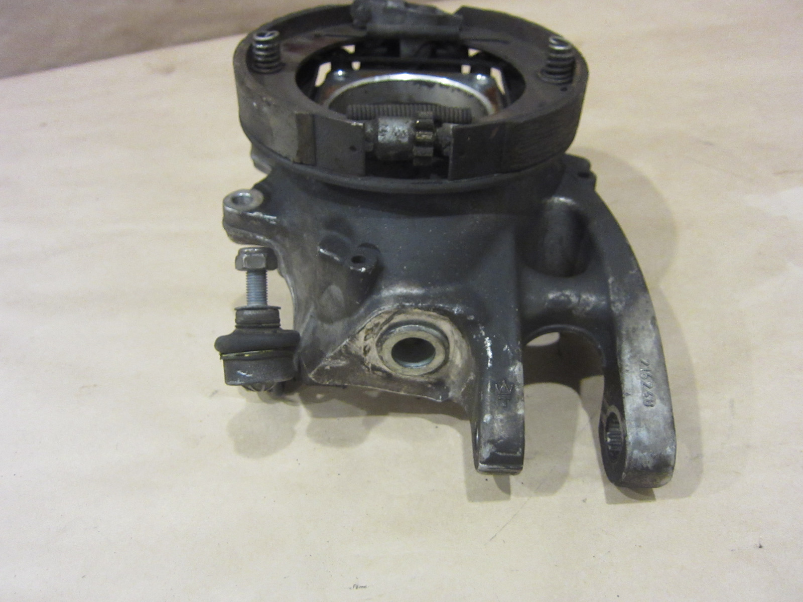 Maserati Quattroporte -  LH Rear Hub Holder - USED # 216251