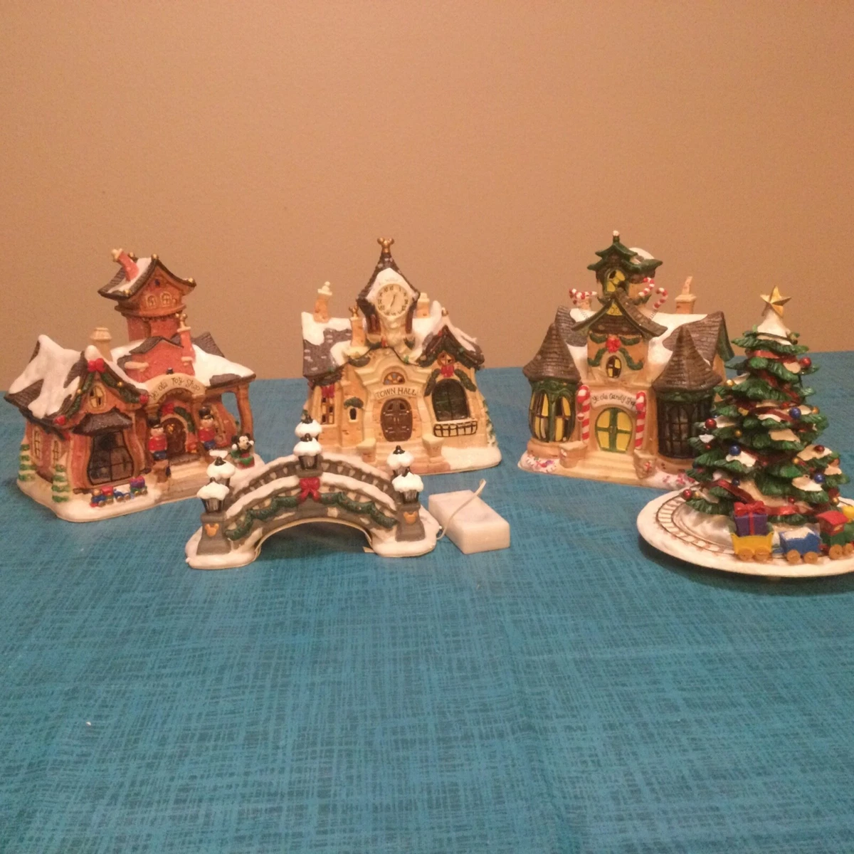 Walt Disney Collectable Porcelain Christmas Village Set www.gea.asn.au