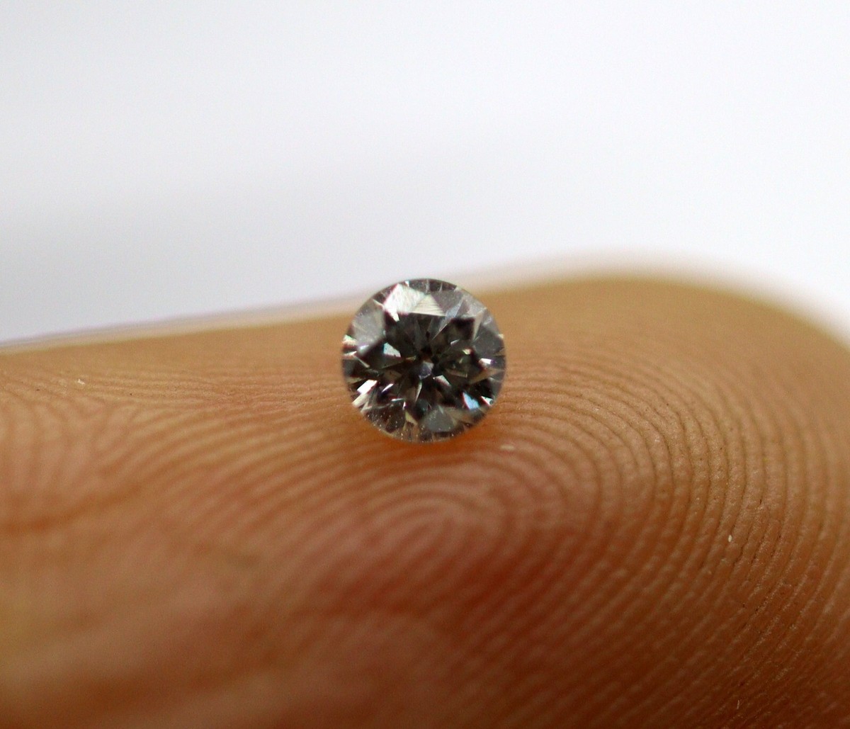 Ct Rare Silver Color Diamond mm Round Brilliant Cut - Main Image