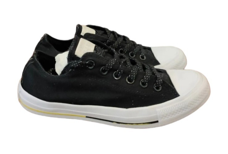 Converse All Star Classic  Sneakers Black & White Size 39 Men/Women Used