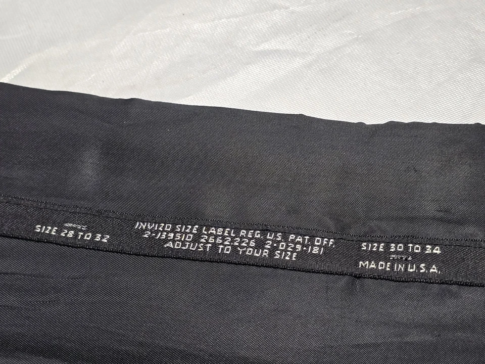 Bergdorf Goodman Black Pleated Satin Mens Adjustable Cummerbund 28" to 46" - Image 4 of 4