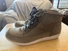 Women s 9 - Vionic Shawna Taupe Water Resista...