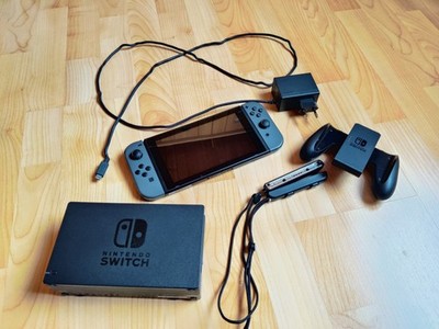 Nintendo Switch HAC-001(-01) Joy-Controller Bundle 32GB Handheld-Spielekonsole -