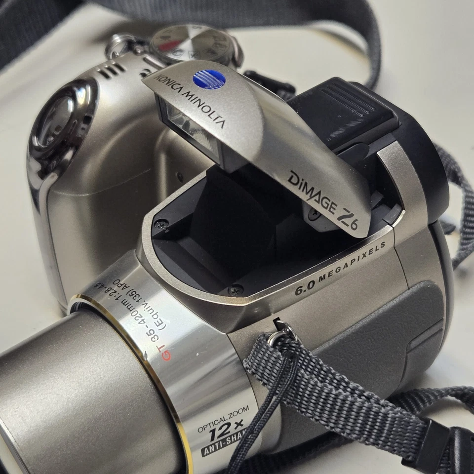 Minolta Konica Camera Digital DiMAGE Z6 6.0MP Original Carry Case & 16 MB Card. - Image 4 of 4