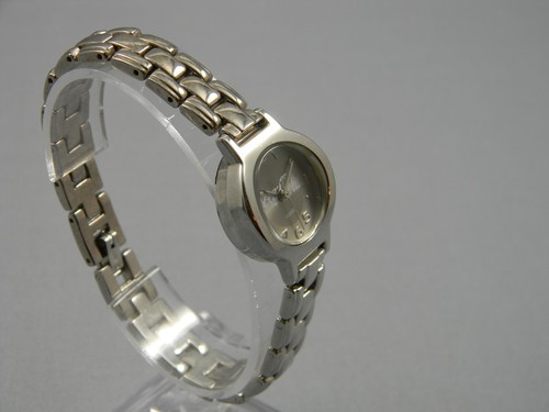 Coca Cola Watch Women 22mm Silver Tone Clasp Band Radiant Dial New Battery 6.75" - Picture 4 of 15