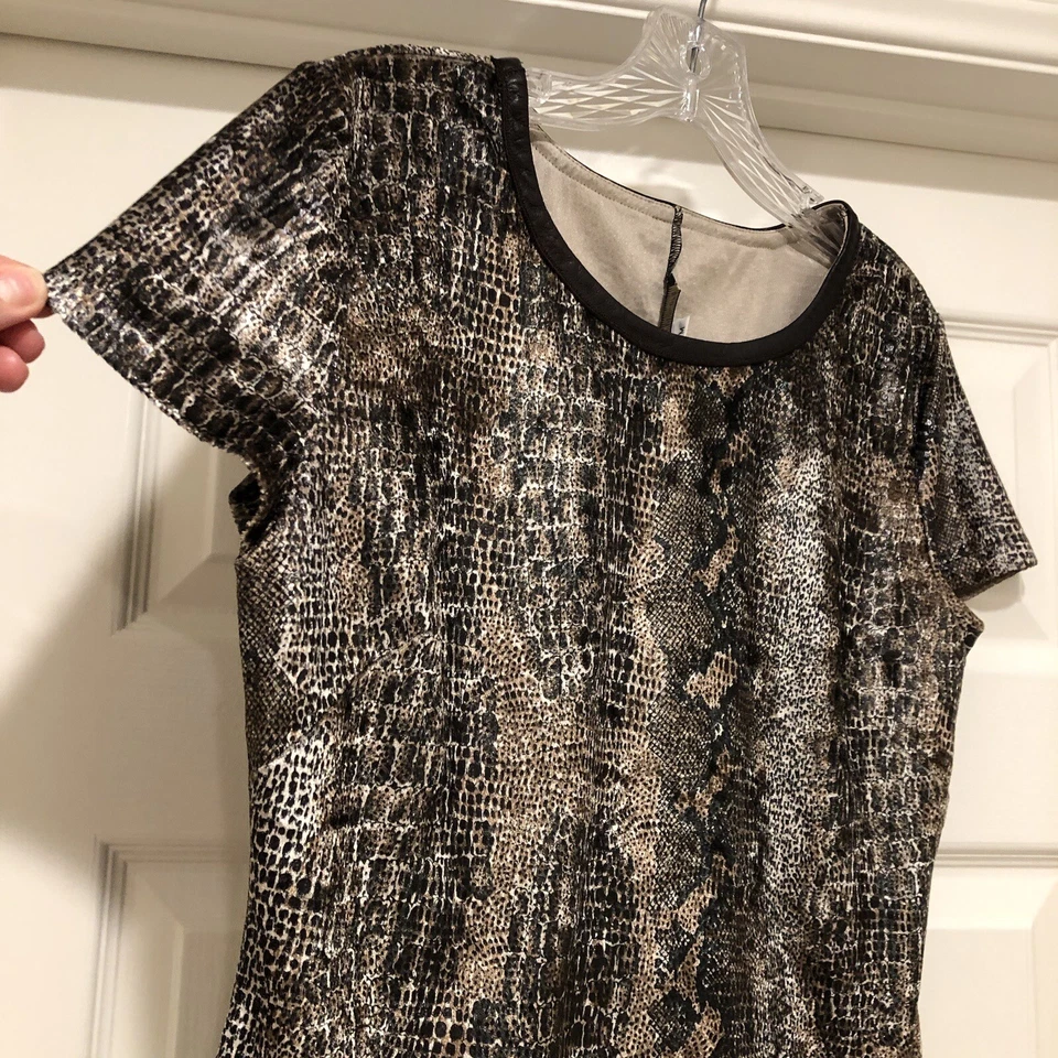 ¡Nuevo! Camiseta con estampado de piel de serpiente cepillada suave de Rozae Nichols con ribete de cuero talla M Foto 2 de 4