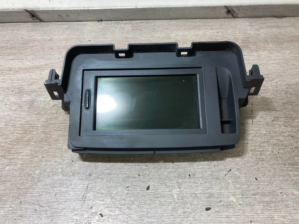 2011 RENAULT MEGANE TOM TOM SAT NAV DISPLAY SCREEN WITH SD CARD - Image 2 of 4