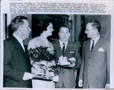 1962 Lynda Bird Johnson & Seattle Worlds Fair Exhibit Model Event Wirephoto 7x9