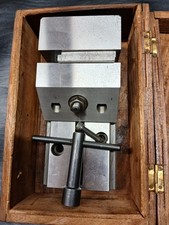 HERMANN SCHMIDT PRECISION GRINDING VISE w/ WOODEN BOX AND WRENCH.