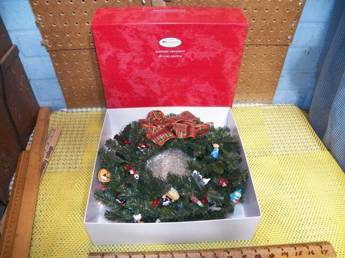 2001 HALLMARK 15th Anniversary Wreath Keepsake Ornament Studio Edition