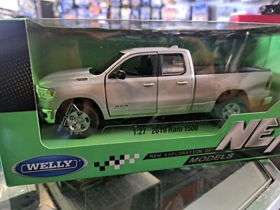 Welly NEX 1/27 (1/24) 2019 Dodge Ram 1500 4 Door 5.7L HEMI Silver - Imported