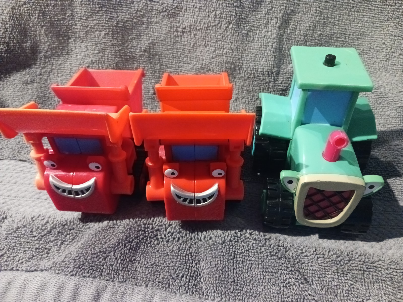 Lot 3 Bob The Builder 6 inch plastic Muck Bulldozer Travis tractor eBay