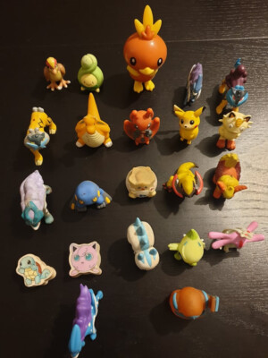 pokemon figuren konvolut 22 / Set 22 Pokemon Figuren Spielzeug Pikachu Raiku Dracolosse