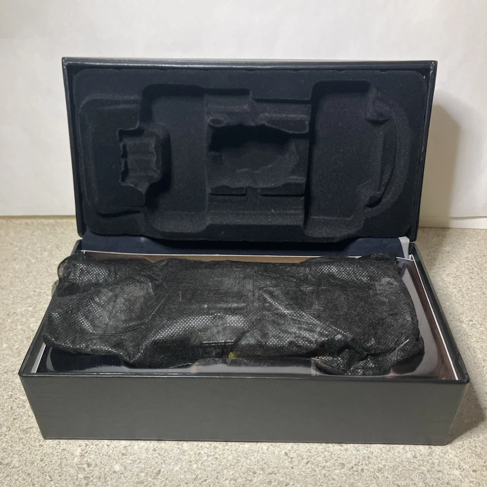 Jeff Gordon 2004 #24 DuPont 'The Wizard Of Oz' Monte Carlo 1:24 ELITE Diecast - Image 4 of 4