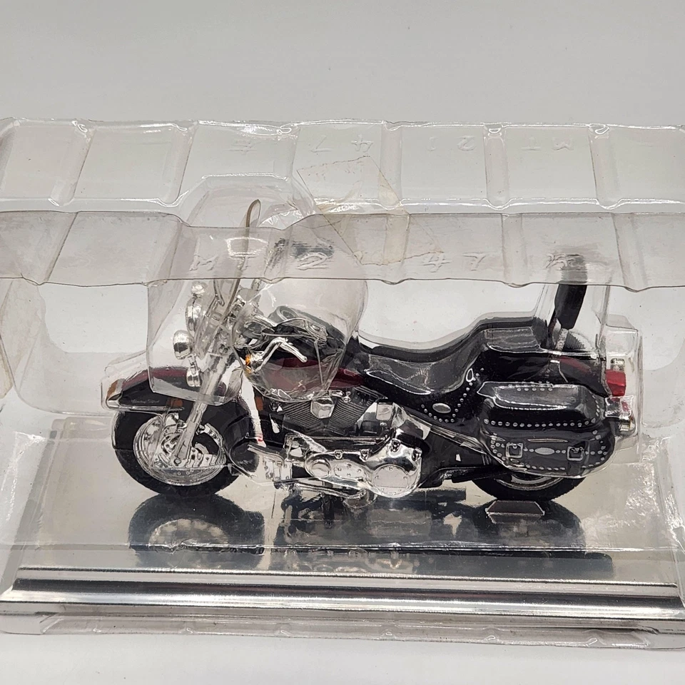 Harley-Davidson 2000 FLSTC Heritage Softail Classic Die-Cast Motorcycle Maisto - Image 3 of 4