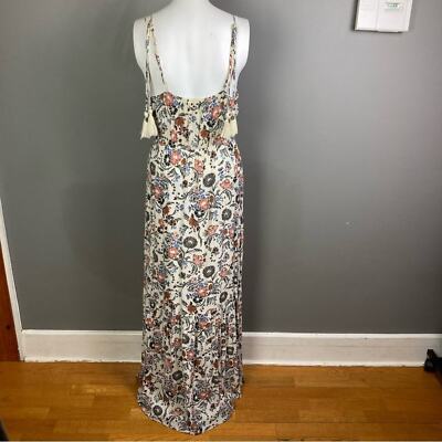 gray halter neck dress Halter neck dress in flowing silver chiffon lamé, featuring a crystal  embroidered bodice
