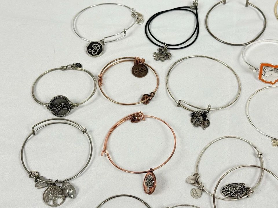Lote de 22 Brazaletes Expansibles Tono Oro Plata Dijes Alex And Ani 925 Foto 2 de 4