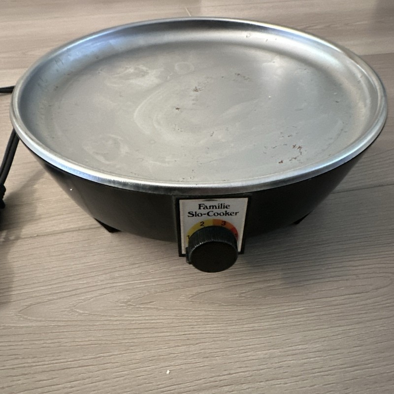 Familie Slo-Cooker Electric Skillet 2qt 600W 120V  Black/Silver USED WORKS