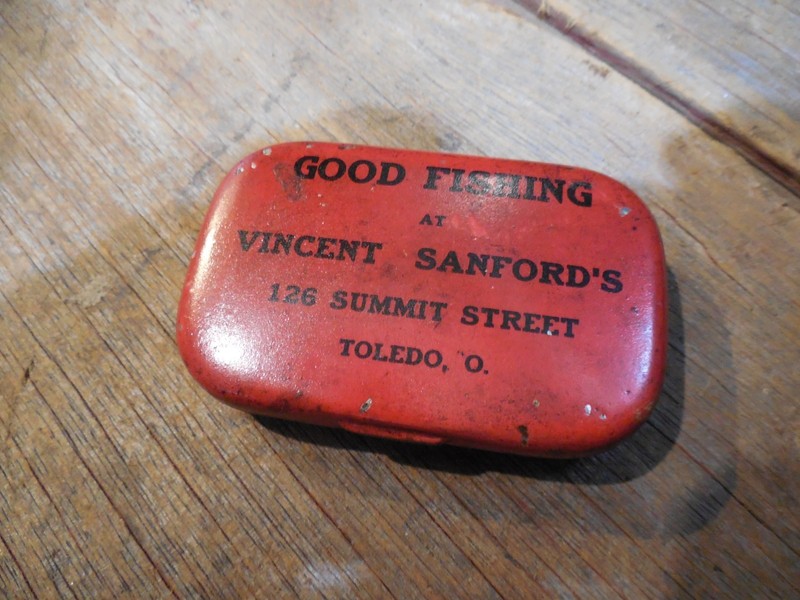 ANTIQUE ADVERTISING TIN VINCENT SANFORDS TOLEDO OHIO PETS BAIT  GOOD FISHING OLD
