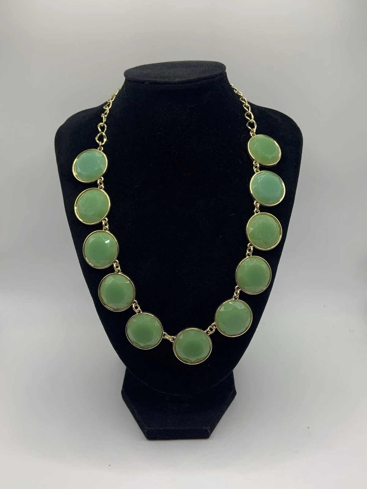 VETEMENTS Collana dichiarazione verde acrilico sfaccettato tono oro 20"