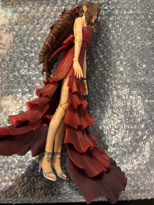 Final Fantasy VII Remake PLAY ARTS KAI Aerith Gainsborough Dress