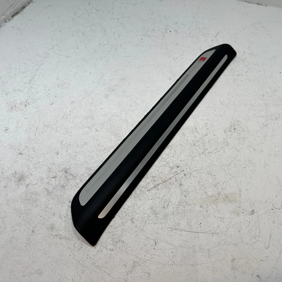 2015-2018 奥迪 Q3 Quattro 前乘客门窗磨损板装饰原始设备制造商 — 第 3/4 张图片