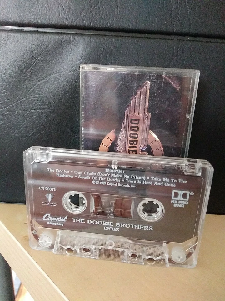 Nice 1989 Vintage Doobie Brothers Cycles ROCK Cassette Tape Capitol Records Rare - Image 2 of 2