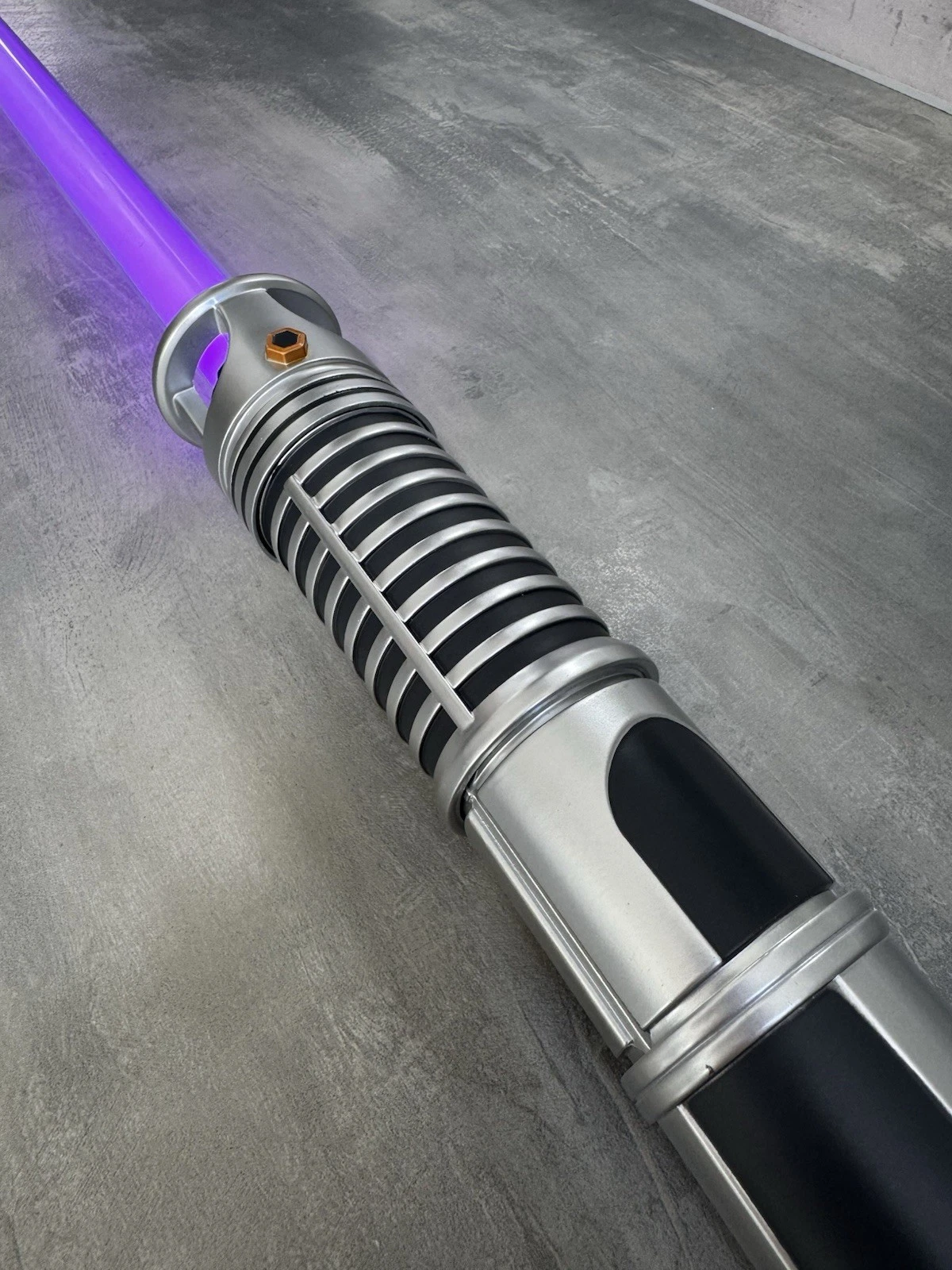 Savi's Workshop Handbuilt Lightsaber Peace & Justice Purple With Case Brand New 8