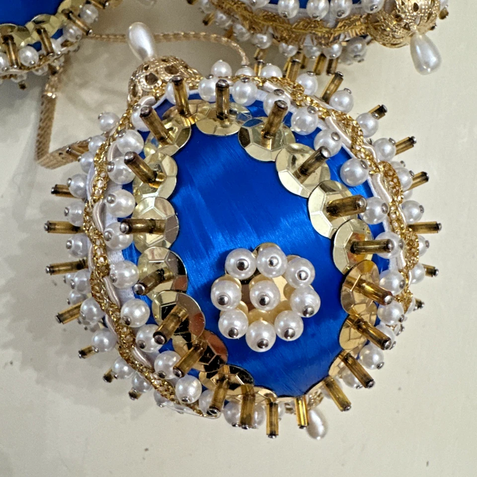 Juego de 3 adornos de bola de satén de Navidad con cuentas de lentejuelas azul dorado hecho a mano MCM Foto 3 de 4