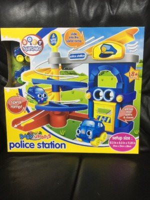 NEU UND VERPACKT Baby Räder Polizeistation Spielset