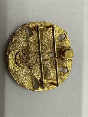 VINTAGE SIGNED DOTTY SMITH GOLD TONED SAND DOLLAR BELT BUCKLE. VINTAGE SIGNED DOTTY SMITH GOLD TONED SAND DOLLAR BELT  main image 4