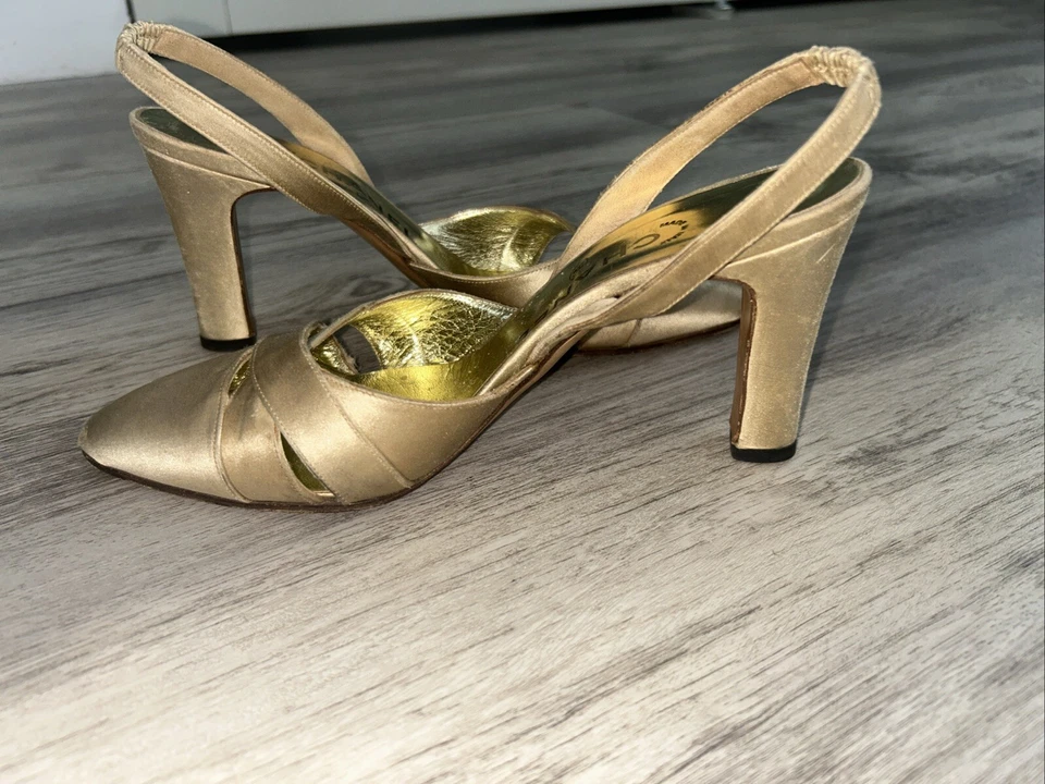 Zapatos de salón Chanel satinados con eslinga trasera, talla 6,5 M o 37 UE vintage Foto 4 de 4