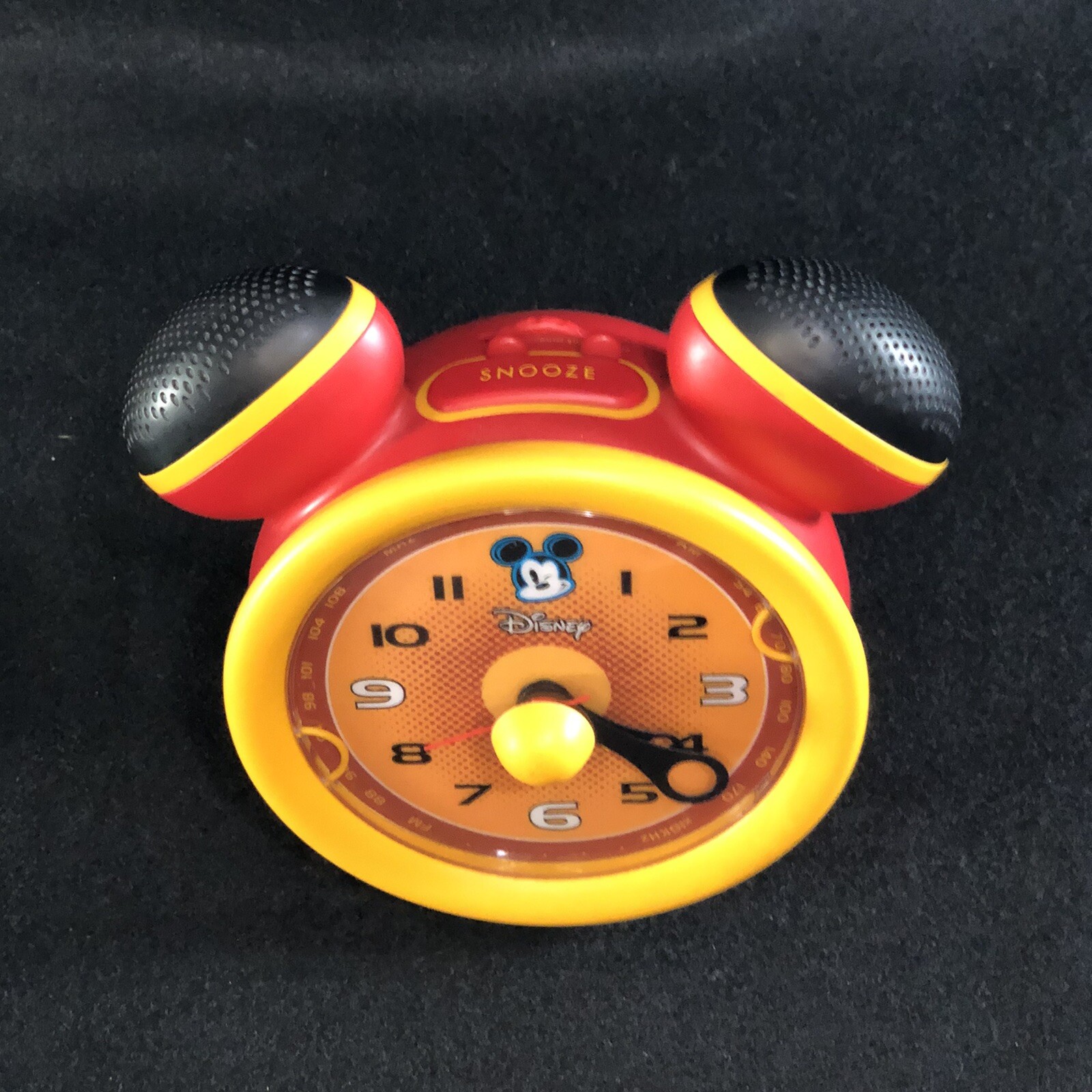 Disney Mickey Mouse Alarm Clock Radio DCR5500C AM FM Collectible