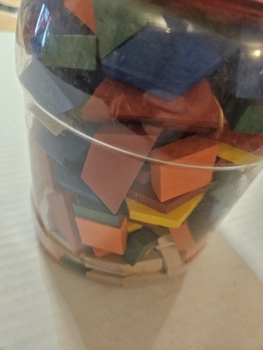 Hardwood Pattern Blocks Bucket Set 1cm thick 6 shapes and colors - Picture 2 of 4