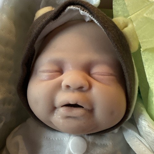 Bambola realistica Reborn bambino neonato bambola in silicone vinile realistica occhi chiusi - Foto 2 di 11