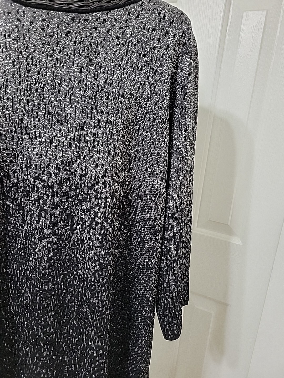 Grace Elements top Black/Silver  Size 3X EUC - image 2