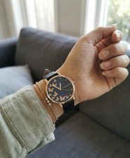 Wunderschöne Armbanduhr mit Schmetterling Mo...