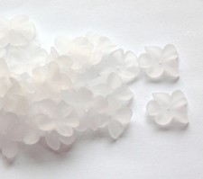 German Lucite Flowers Beads Matte White 6 bds873J