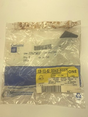 GM 22625037 Instrument panel compartment door glove box latch 1994-2002 Malibu