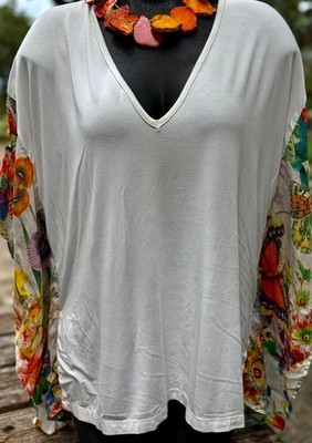 JOHNNY WAS Los Angeles White Rayon Top w/SILK BUTTERFLY Trim Size MED - BIN Deal