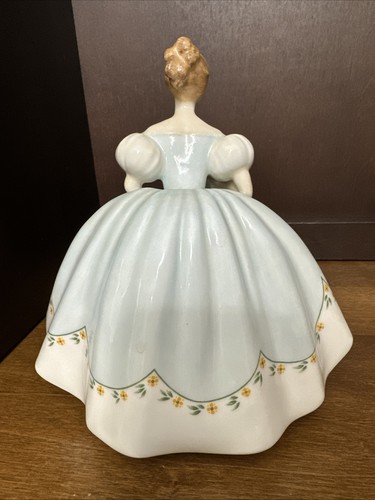Figurina Royal Doulton HN 2803 First Dance Lady Bone China vintage 1976 - Foto 4 di 10