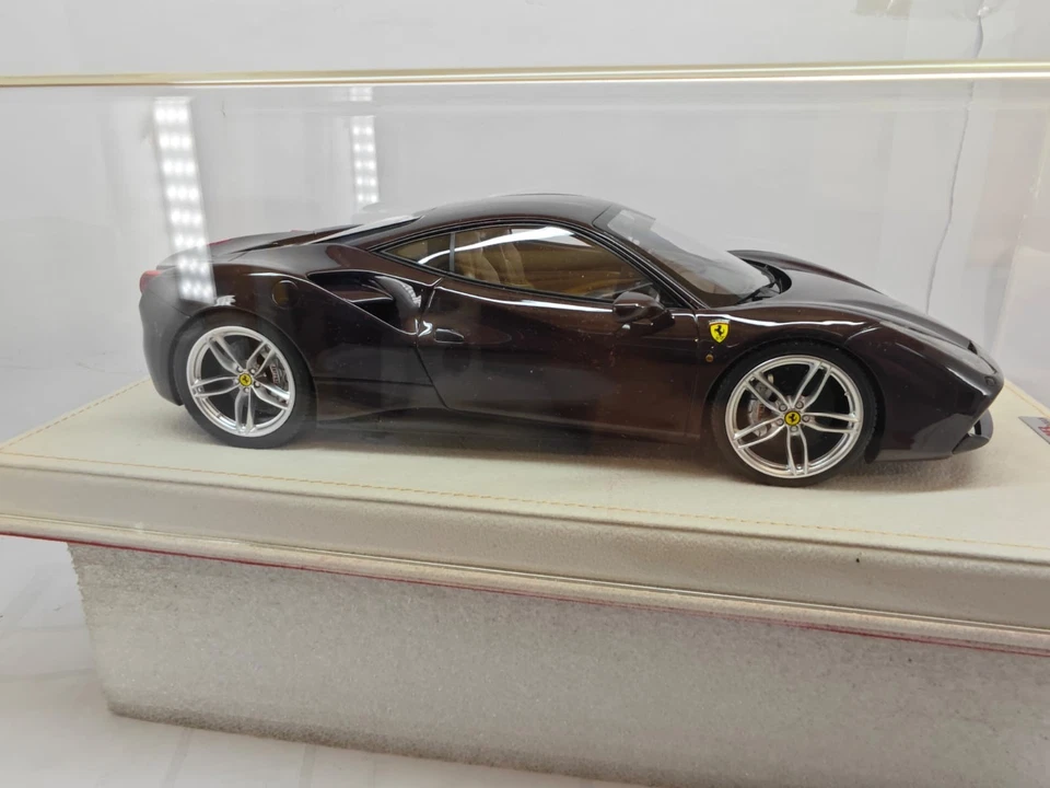 1:18 MR Ferrari 488 GTB - Vinaccia (resina) - Immagine 3 di 4