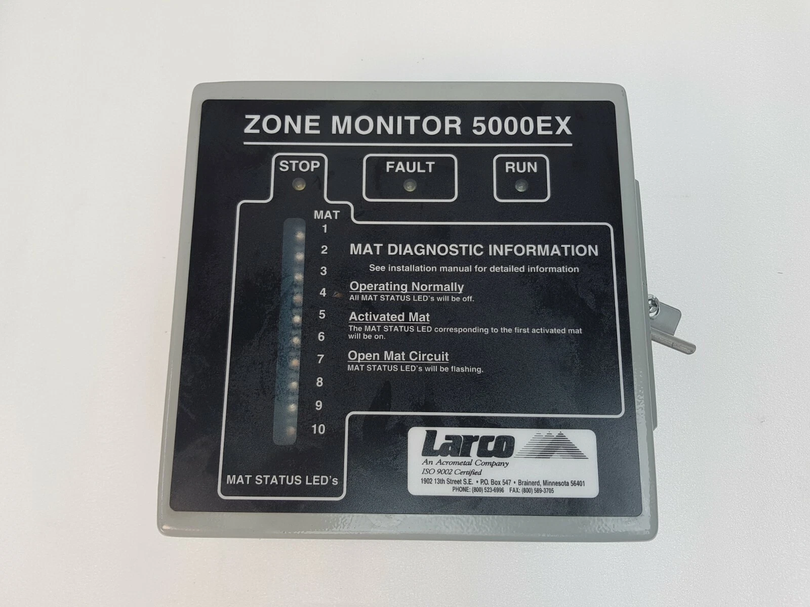 Front panel of the Zone Monitor 5000EX with STOP, FAULT, RUN and 10 mat status LEDs