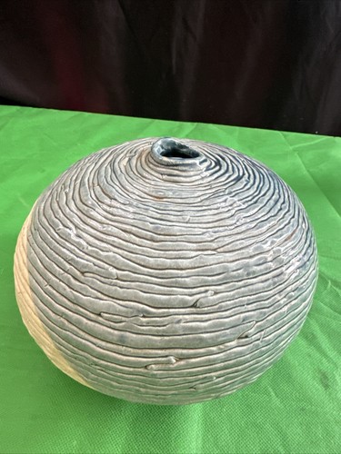 Handcrafted Ceramic Art Vase - Ribbed Design - Signed “Innie” - 6” H x 8” W - Picture 12 of 12