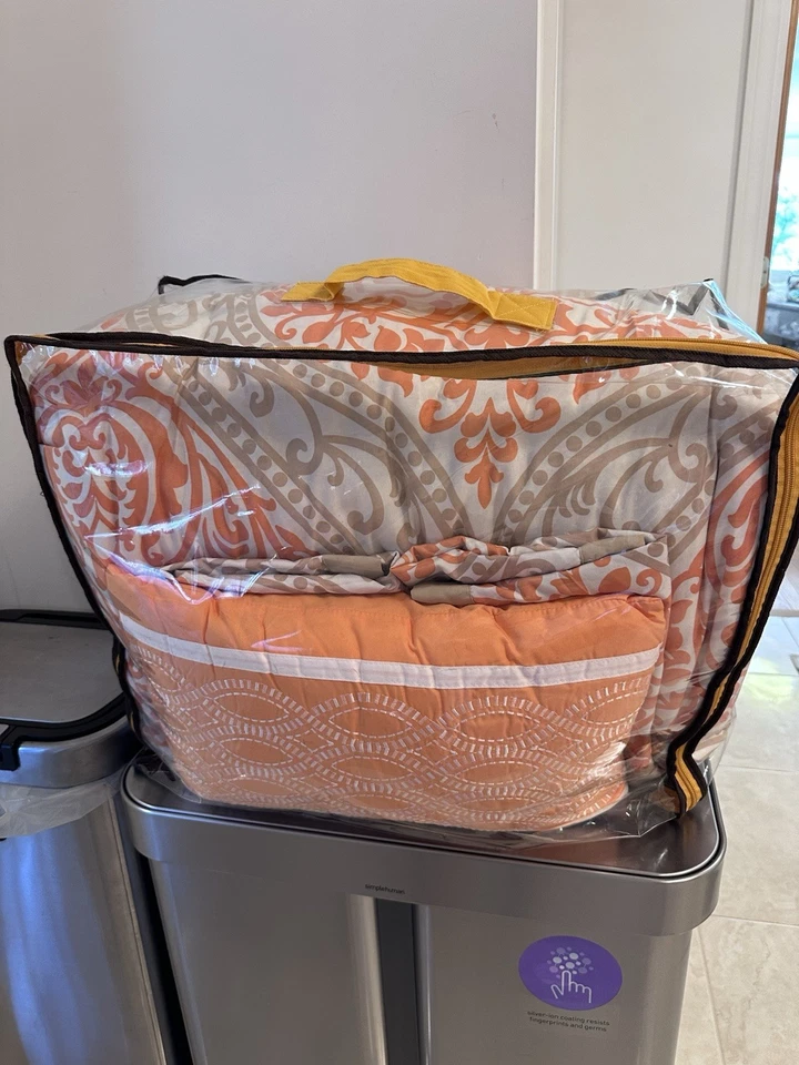 Lot Of 50 Items Of Textile Sheets Blankets Pillowcases Towels Rugs Pillows - Изображение 2 из 4