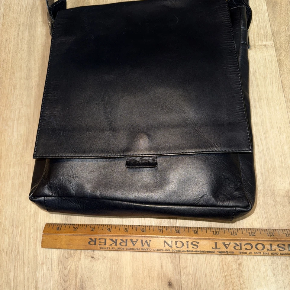 Bolso Bandolera Zara Hombre Cuero Genuino Negro Foto 3 de 4