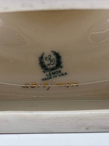 Vaso piedistallo trofeo manico cigno vintage Lenox bianco/oro - etichetta verde raro HTF - Foto 11 di 15